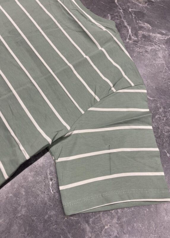 تیشرت باکسی راه راه چاپ classical ایراد: سوزن شکستگی پشت استین تیشرت